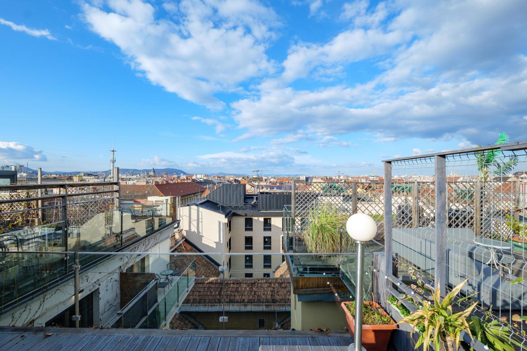 3Bedroom Triplex Rooftop Apartment Budapest Luaran gambar